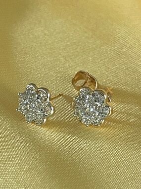 Fashion Jewelry Gold Floral Cluster Crystal Stud Earrings
